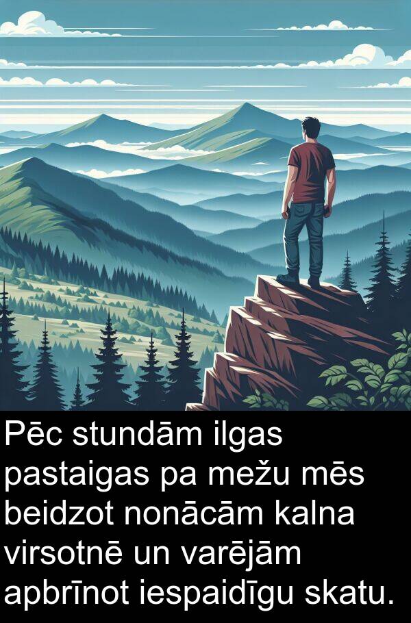 mežu: Pēc stundām ilgas pastaigas pa mežu mēs beidzot nonācām kalna virsotnē un varējām apbrīnot iespaidīgu skatu.