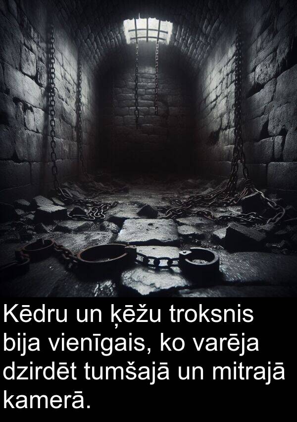 ķēžu: Kēdru un ķēžu troksnis bija vienīgais, ko varēja dzirdēt tumšajā un mitrajā kamerā.