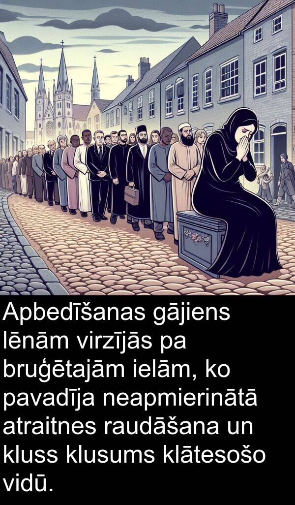 gājiens: Apbedīšanas gājiens lēnām virzījās pa bruģētajām ielām, ko pavadīja neapmierinātā atraitnes raudāšana un kluss klusums klātesošo vidū.