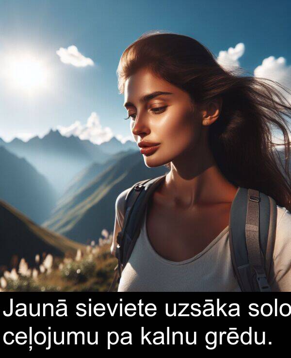 ceļojumu: Jaunā sieviete uzsāka solo ceļojumu pa kalnu grēdu.
