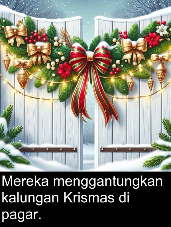 kalungan: Mereka menggantungkan kalungan Krismas di pagar.