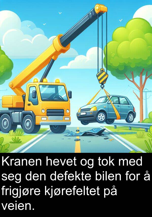 kjørefeltet: Kranen hevet og tok med seg den defekte bilen for å frigjøre kjørefeltet på veien.