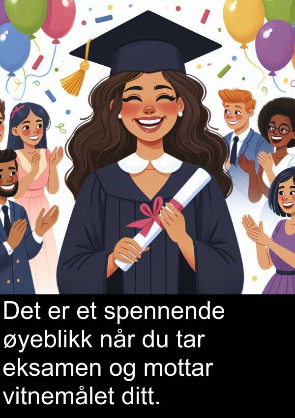 tar: Det er et spennende øyeblikk når du tar eksamen og mottar vitnemålet ditt.