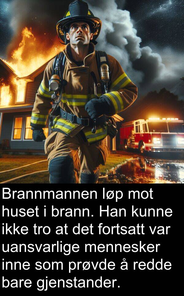 redde: Brannmannen løp mot huset i brann. Han kunne ikke tro at det fortsatt var uansvarlige mennesker inne som prøvde å redde bare gjenstander.