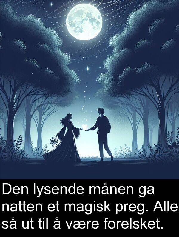 månen: Den lysende månen ga natten et magisk preg. Alle så ut til å være forelsket.
