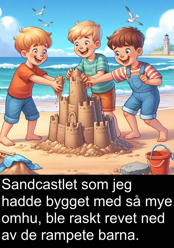 revet: Sandcastlet som jeg hadde bygget med så mye omhu, ble raskt revet ned av de rampete barna.