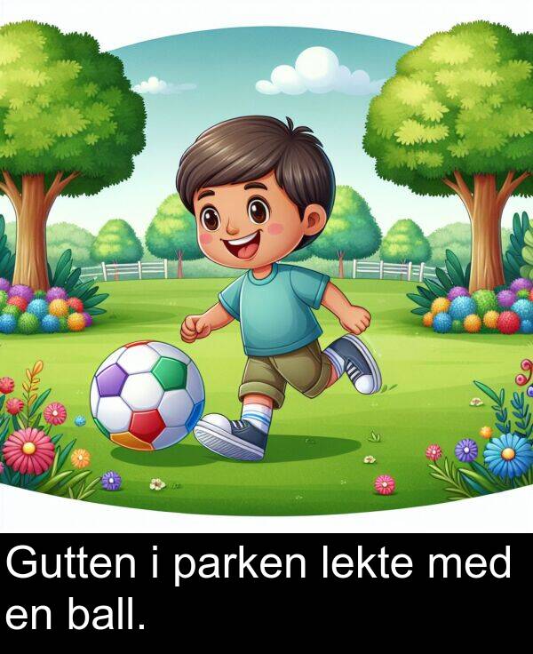 lekte: Gutten i parken lekte med en ball.