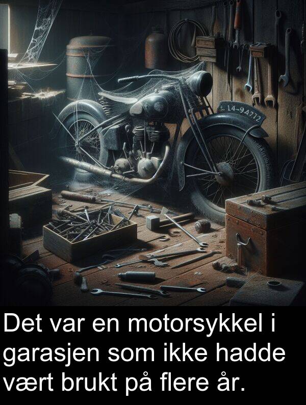 flere: Det var en motorsykkel i garasjen som ikke hadde vært brukt på flere år.