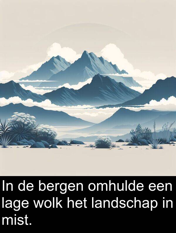 lage: In de bergen omhulde een lage wolk het landschap in mist.