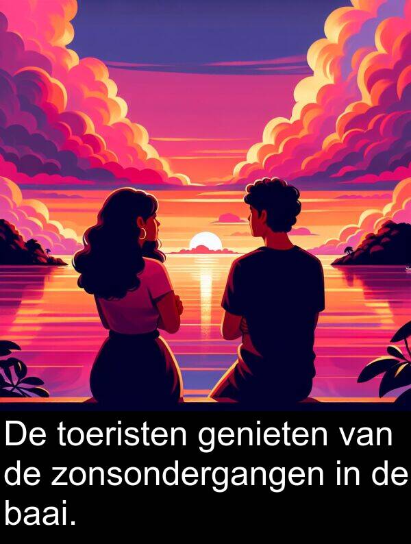 zonsondergangen: De toeristen genieten van de zonsondergangen in de baai.