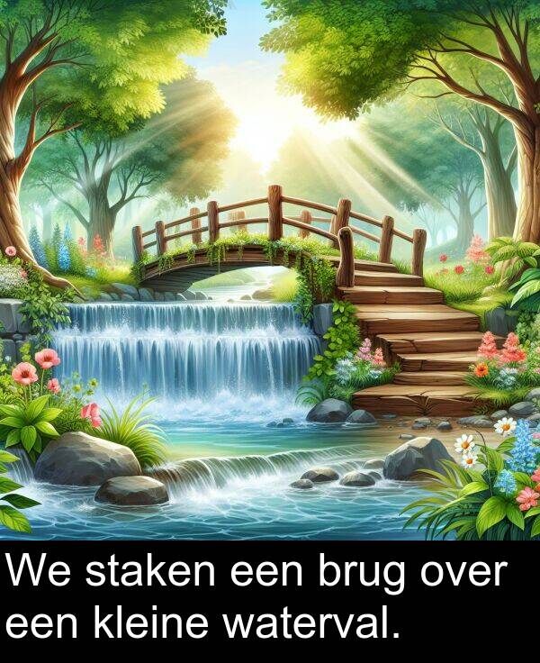 over: We staken een brug over een kleine waterval.