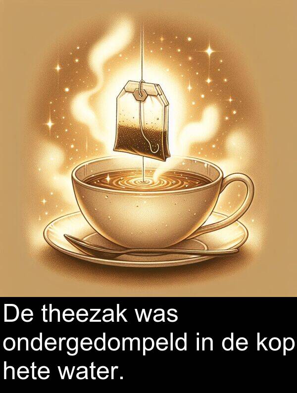 kop: De theezak was ondergedompeld in de kop hete water.