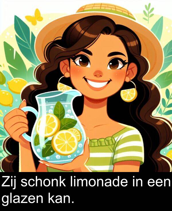 glazen: Zij schonk limonade in een glazen kan.