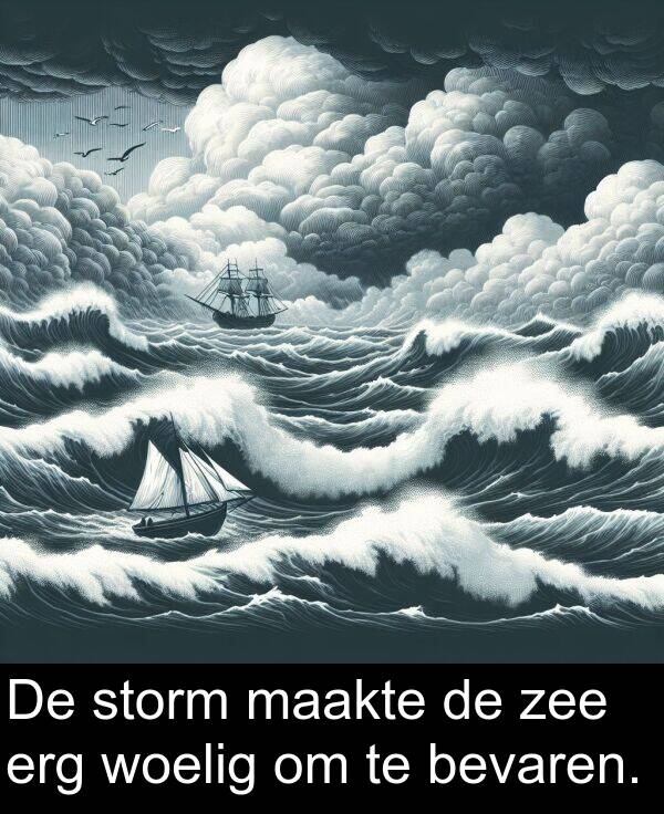 zee: De storm maakte de zee erg woelig om te bevaren.