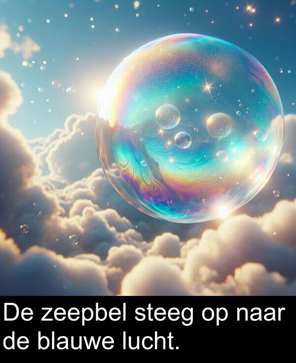 lucht: De zeepbel steeg op naar de blauwe lucht.