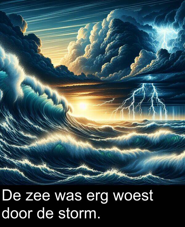 zee: De zee was erg woest door de storm.