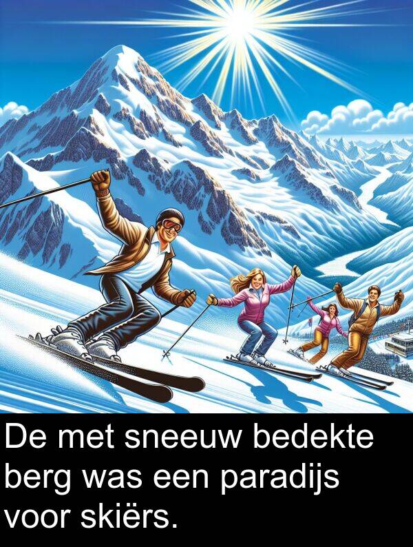 skiërs: De met sneeuw bedekte berg was een paradijs voor skiërs.