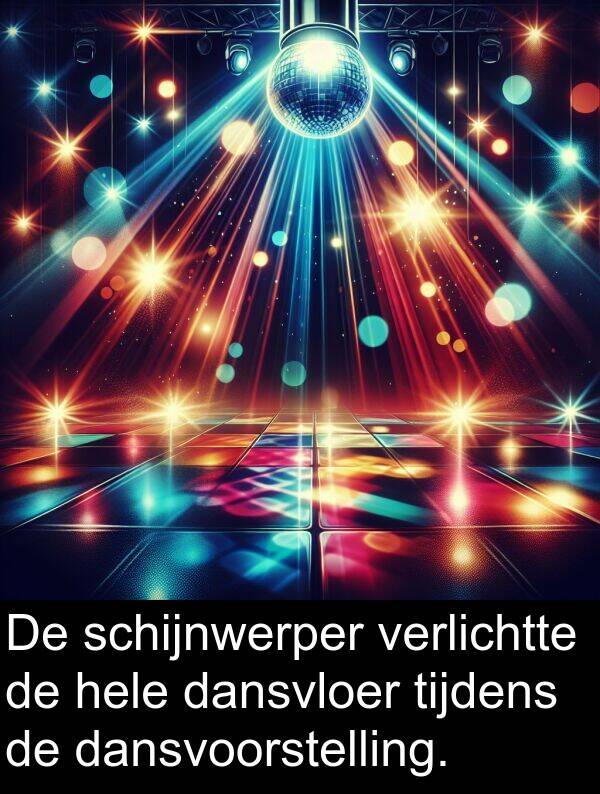 dansvloer: De schijnwerper verlichtte de hele dansvloer tijdens de dansvoorstelling.