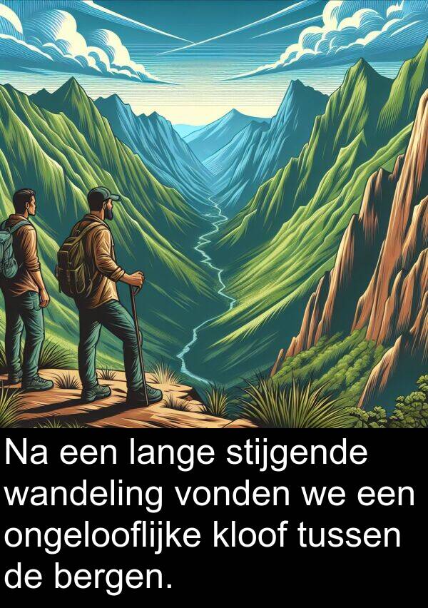 ongelooflijke: Na een lange stijgende wandeling vonden we een ongelooflijke kloof tussen de bergen.