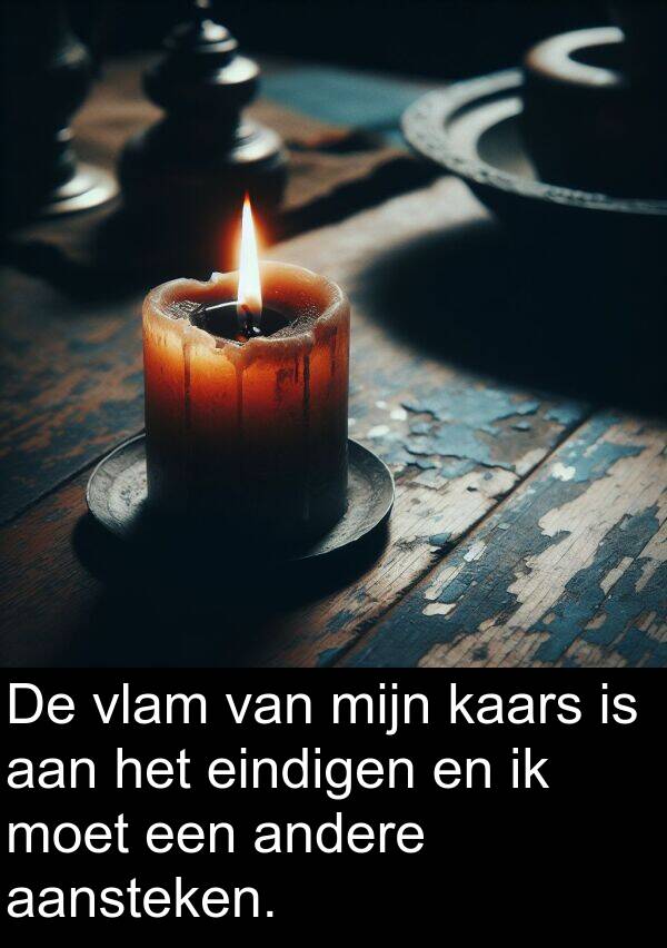 moet: De vlam van mijn kaars is aan het eindigen en ik moet een andere aansteken.