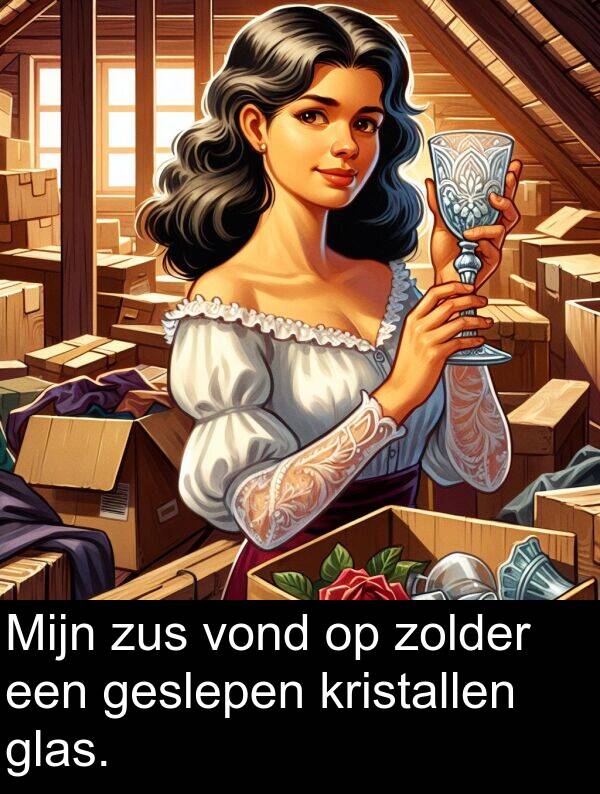 glas: Mijn zus vond op zolder een geslepen kristallen glas.