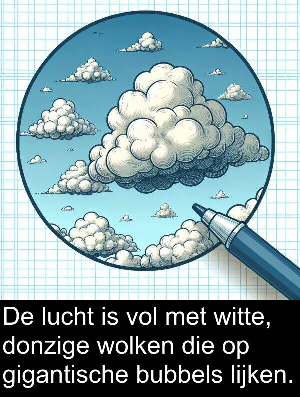 gigantische: De lucht is vol met witte, donzige wolken die op gigantische bubbels lijken.