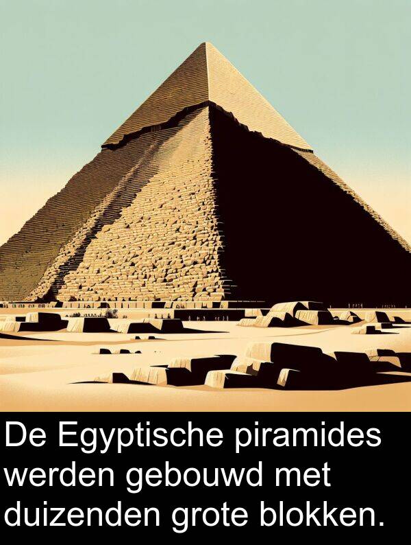 duizenden: De Egyptische piramides werden gebouwd met duizenden grote blokken.