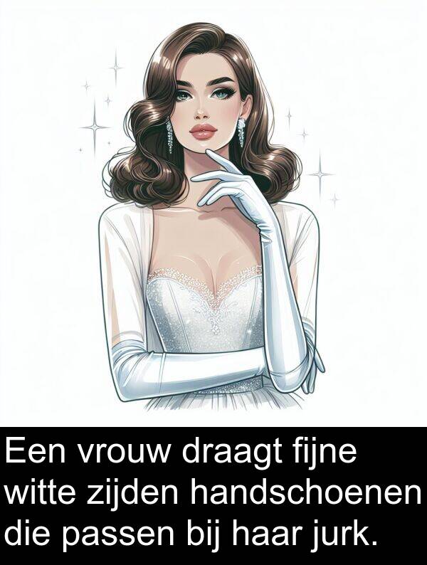 draagt: Een vrouw draagt fijne witte zijden handschoenen die passen bij haar jurk.