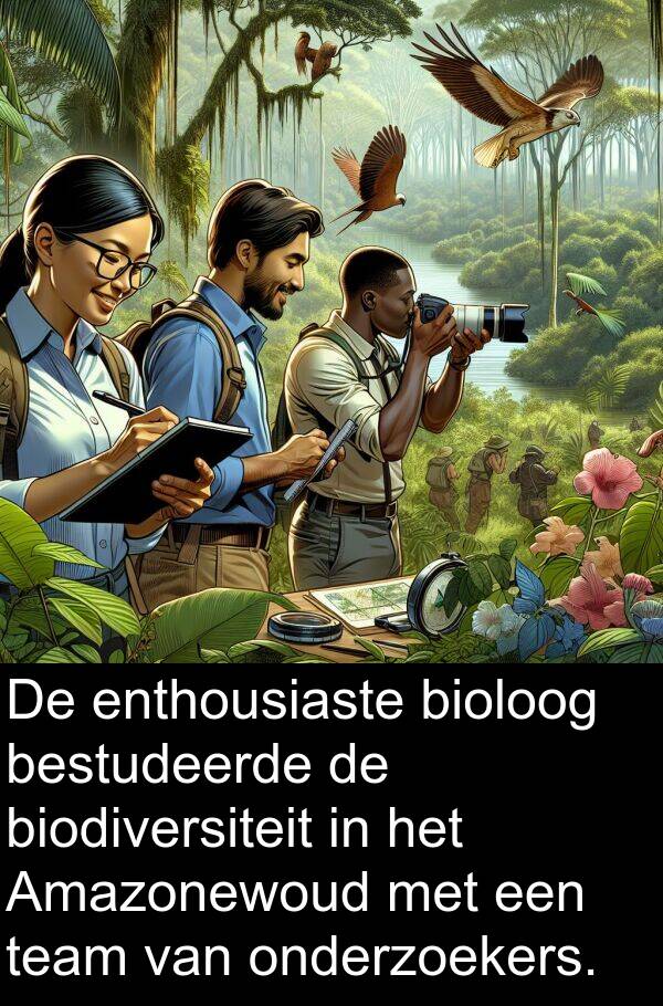 team: De enthousiaste bioloog bestudeerde de biodiversiteit in het Amazonewoud met een team van onderzoekers.