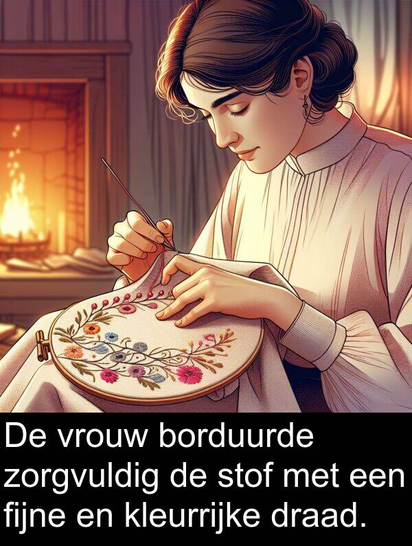 draad: De vrouw borduurde zorgvuldig de stof met een fijne en kleurrijke draad.