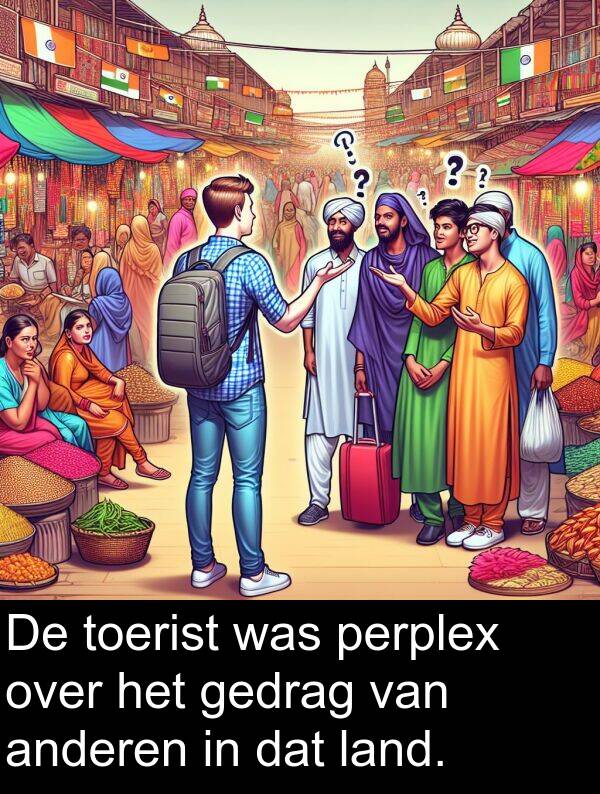 anderen: De toerist was perplex over het gedrag van anderen in dat land.