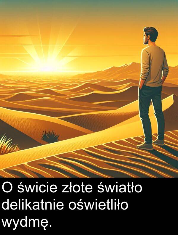 złote: O świcie złote światło delikatnie oświetliło wydmę.