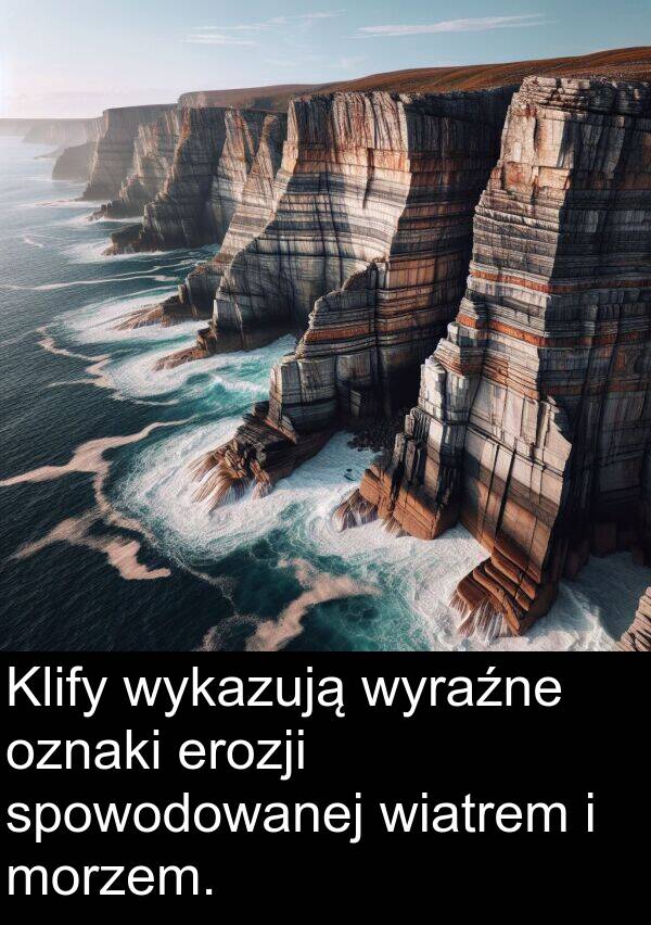wiatrem: Klify wykazują wyraźne oznaki erozji spowodowanej wiatrem i morzem.