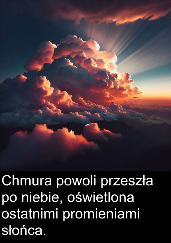 promieniami: Chmura powoli przeszła po niebie, oświetlona ostatnimi promieniami słońca.