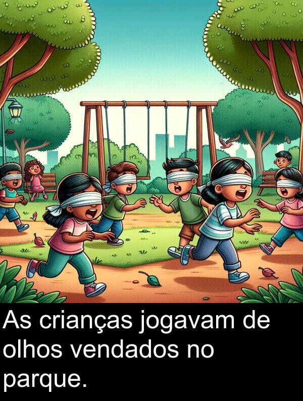 jogavam: As crianças jogavam de olhos vendados no parque.