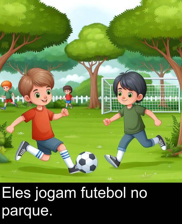 jogam: Eles jogam futebol no parque.