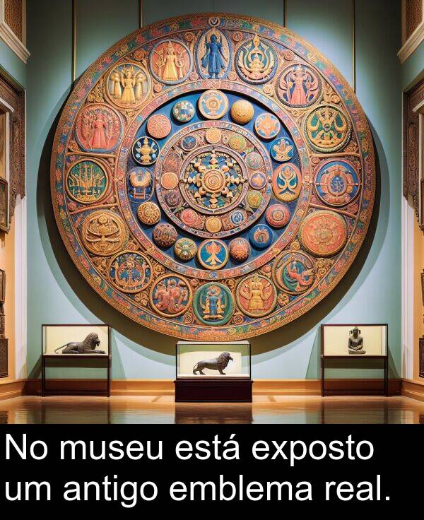real: No museu está exposto um antigo emblema real.
