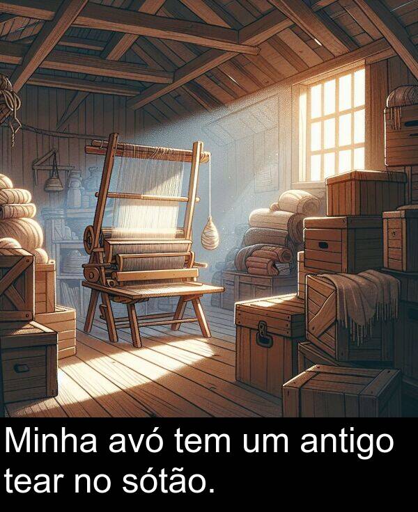 tear: Minha avó tem um antigo tear no sótão.