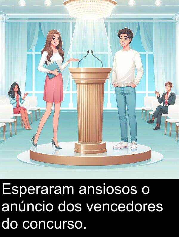 vencedores: Esperaram ansiosos o anúncio dos vencedores do concurso.
