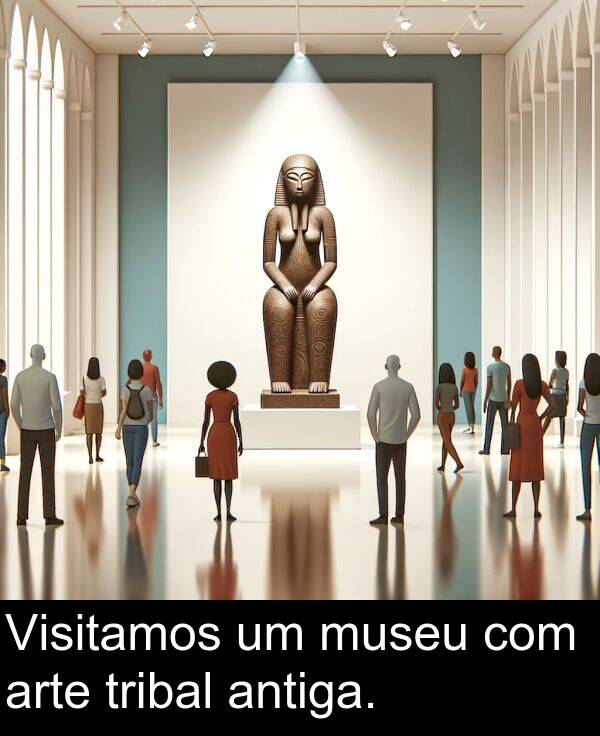 antiga: Visitamos um museu com arte tribal antiga.