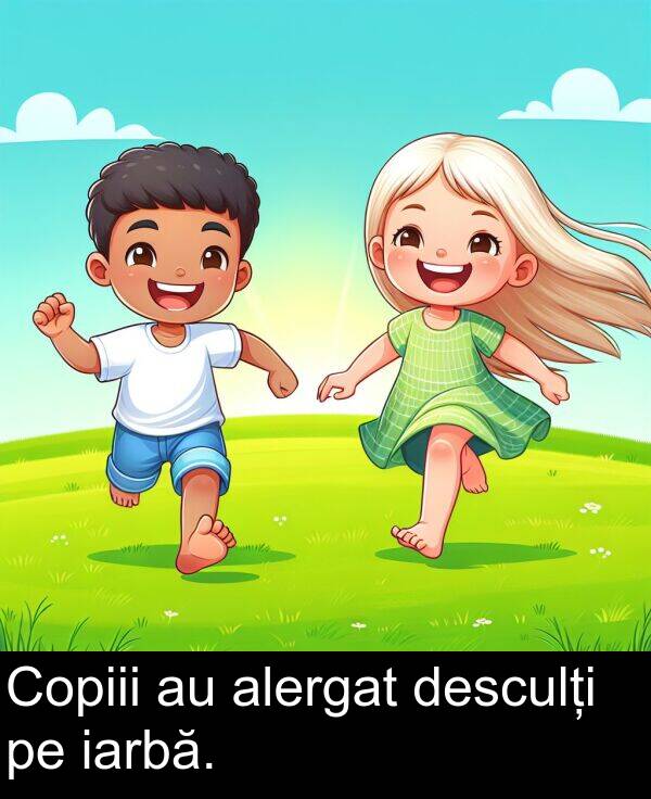 iarbă: Copiii au alergat desculți pe iarbă.