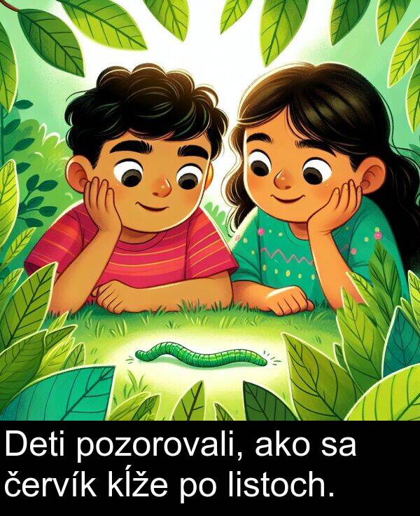 červík: Deti pozorovali, ako sa červík kĺže po listoch.