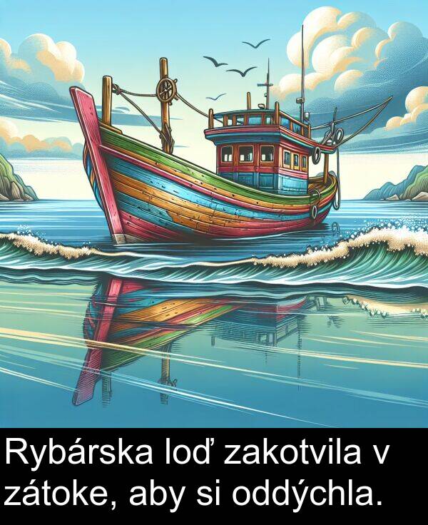 zakotvila: Rybárska loď zakotvila v zátoke, aby si oddýchla.