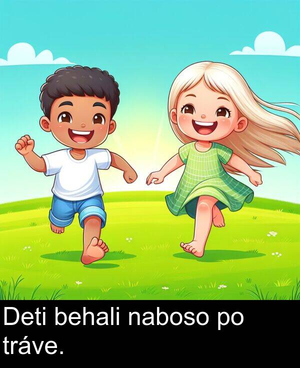 naboso: Deti behali naboso po tráve.