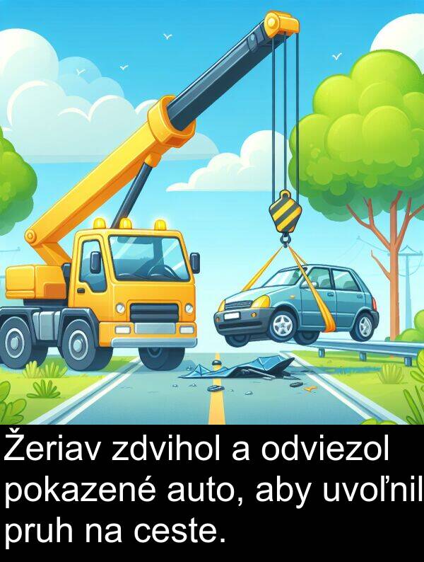 ceste: Žeriav zdvihol a odviezol pokazené auto, aby uvoľnil pruh na ceste.