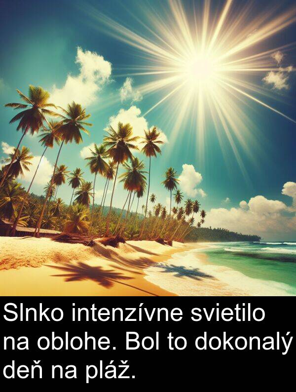 oblohe: Slnko intenzívne svietilo na oblohe. Bol to dokonalý deň na pláž.