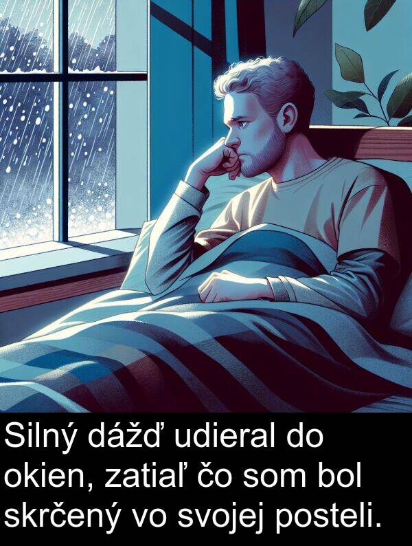 skrčený: Silný dážď udieral do okien, zatiaľ čo som bol skrčený vo svojej posteli.
