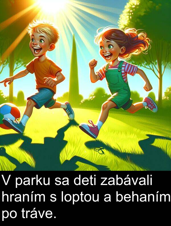 behaním: V parku sa deti zabávali hraním s loptou a behaním po tráve.