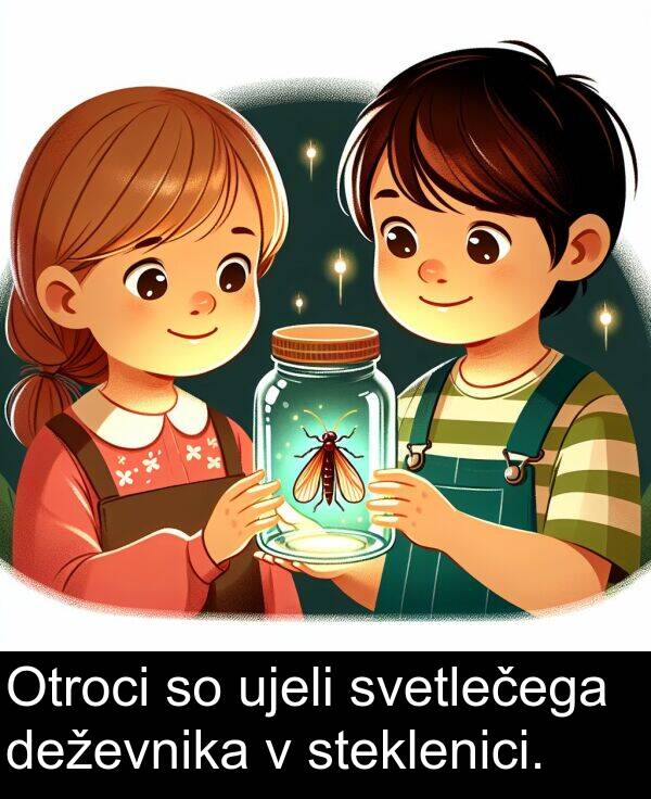 svetlečega: Otroci so ujeli svetlečega deževnika v steklenici.