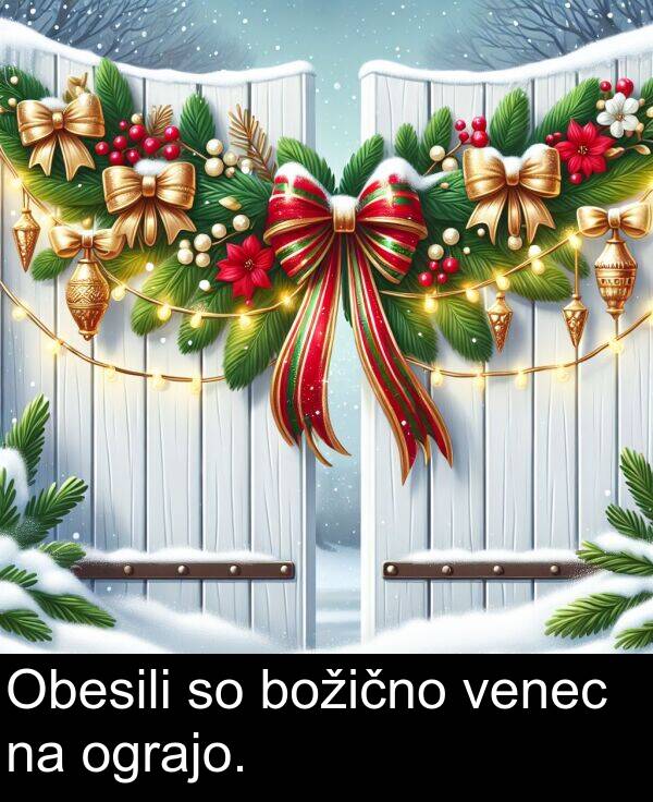 božično: Obesili so božično venec na ograjo.